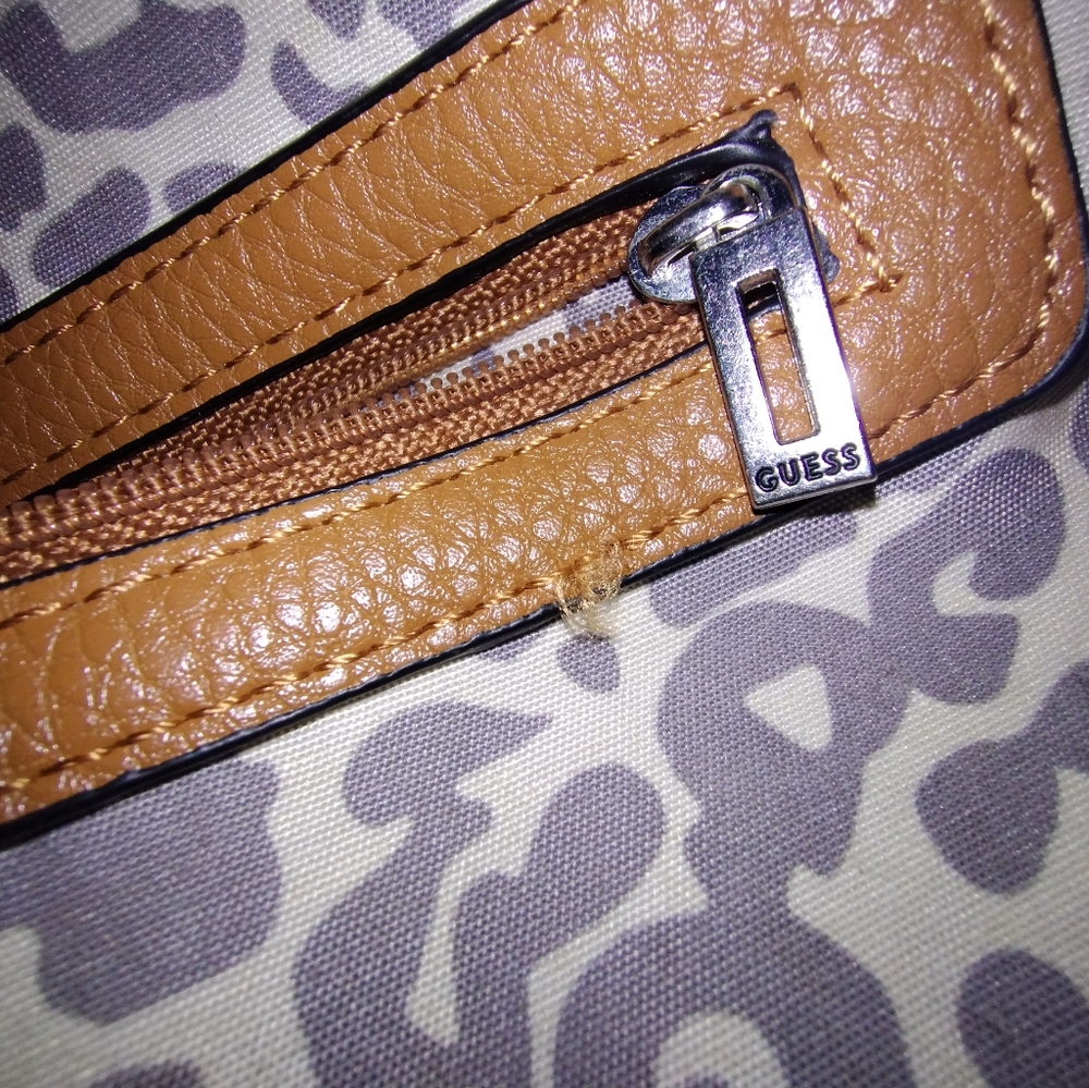 GUESS 2 Zipper handbag Multi Pocket Blue & White Brown Straps Cheetah P Lining - Picture 9 of 9
